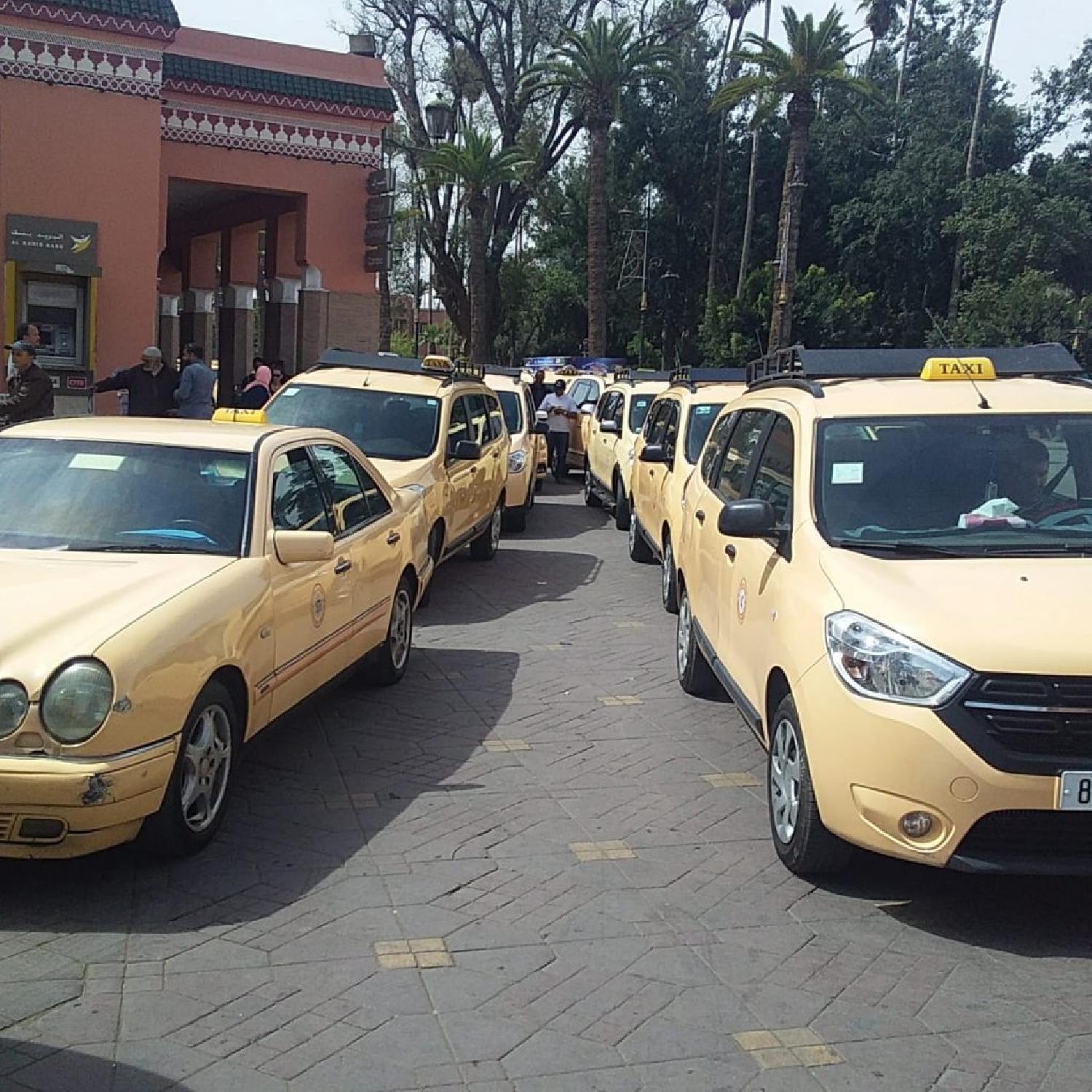 تجاهل مطالب سائقي سيارات الأجرة الكبيرة يدفعهم لشل الحركة بمراكش