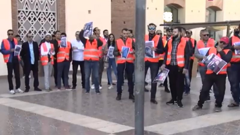 فيديو: وقفة احتجاجية لمهنيي وكالات كراء السيارات بمراكش ضد خدمة ‘قطار+سيارة’