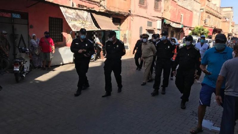 الاحتجاجات تدفع السلطات بمراكش إلى رفع الحجر الصحي على دروب بالمدينة العتيقة