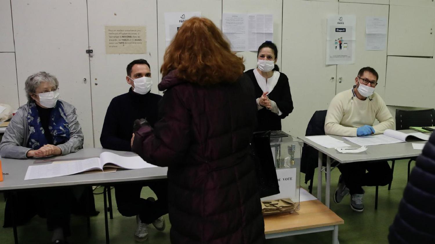 انطلاق الانتخابات البلدية بفرنسا بعد تأجيلها لسبب جائحة كورونا