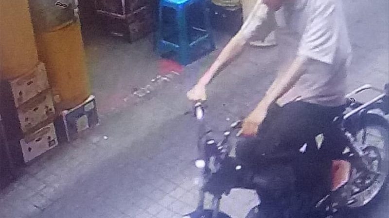 كاميرا للمراقبة ترصد عملية سرقة دراجة نارية بحي الملاح