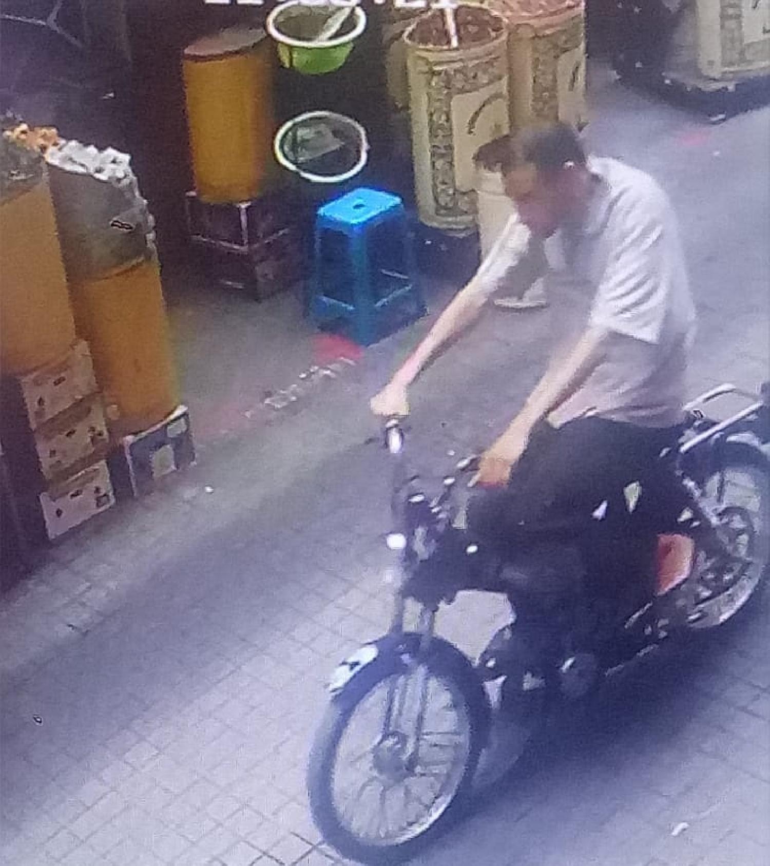 كاميرا للمراقبة ترصد عملية سرقة دراجة نارية بحي الملاح