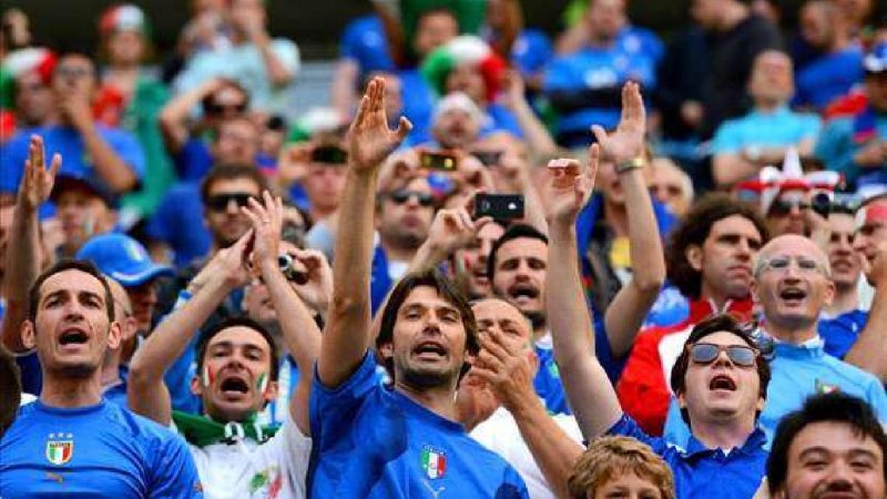 ‘الفيفا’ يحث إيطاليا على إعادة مشجعي الكرة إلى الملاعب