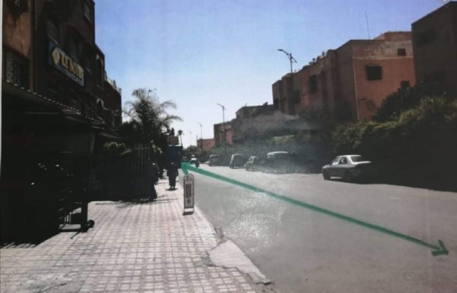 سكان حي بمراكش يطالبون بوضع ‘ضوضانات’ على الطريق للحد من السرقة وحوادث السير