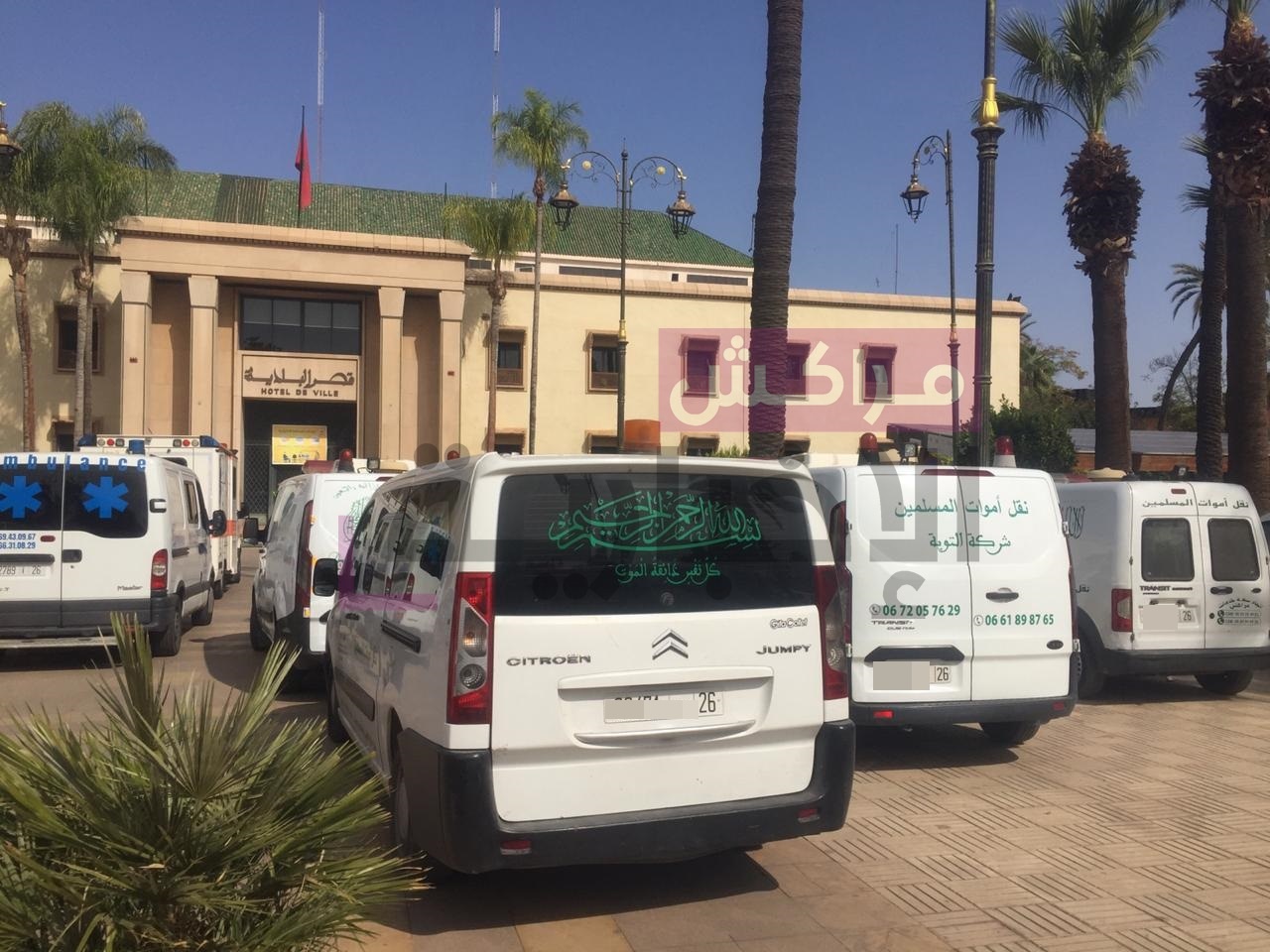 مهنيو سيارات الاسعاف ونقل الأموات يحتجون للمرة الثانية أمام قصر البلدية بمراكش