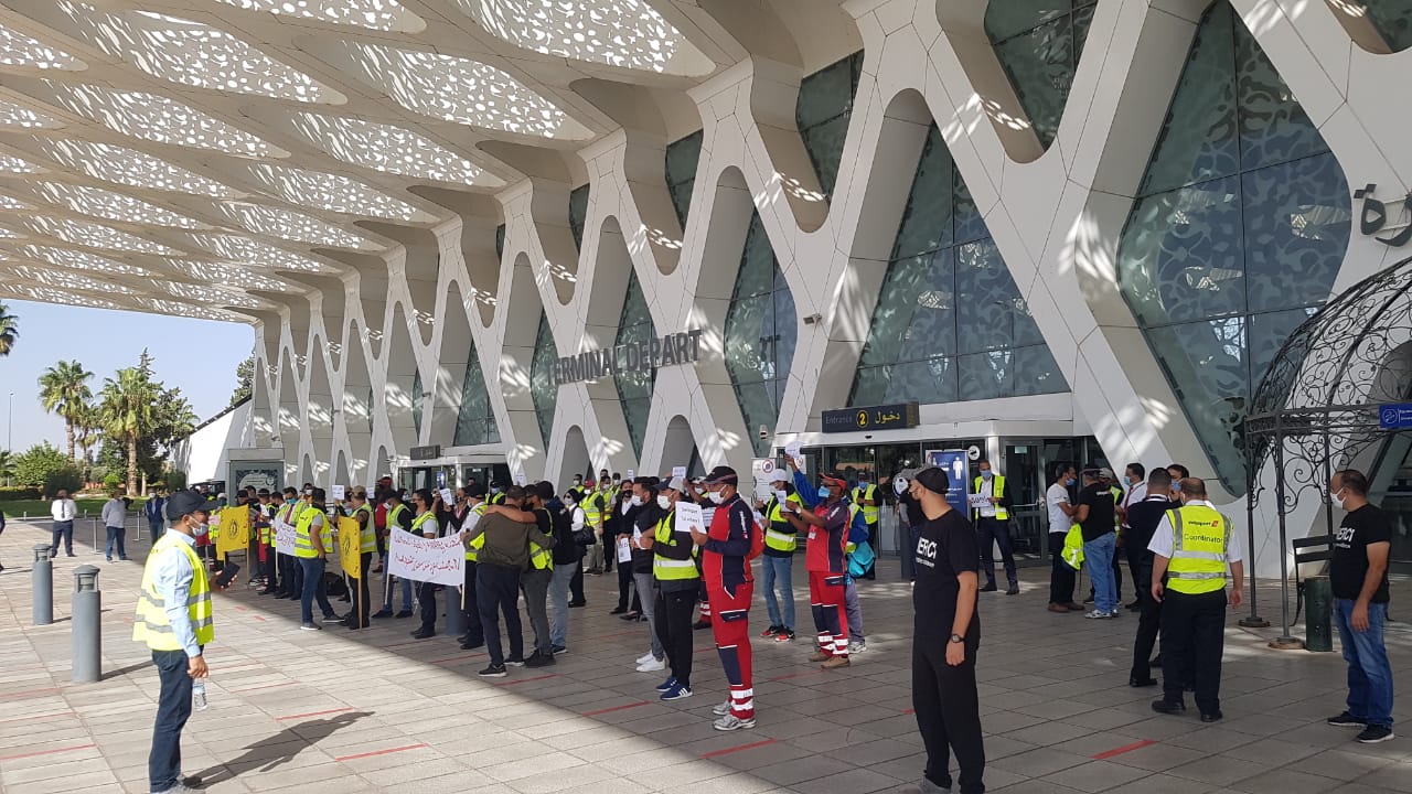 عمال شركة « سويسبور » يحتجون بمدخل مطار مراكش