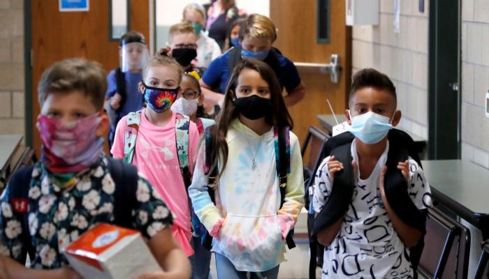 التطورات الوبائية الأخيرة تجبر إلزامية ارتداء الكمامة بالنسبة لجميع المستويات الدراسية والإغلاق يهدد المخالفين