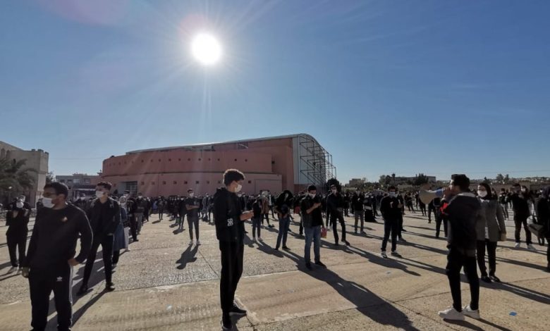 طلبة الفنون والمهن يصعدون احتجاجاتهم ضد الوزارة