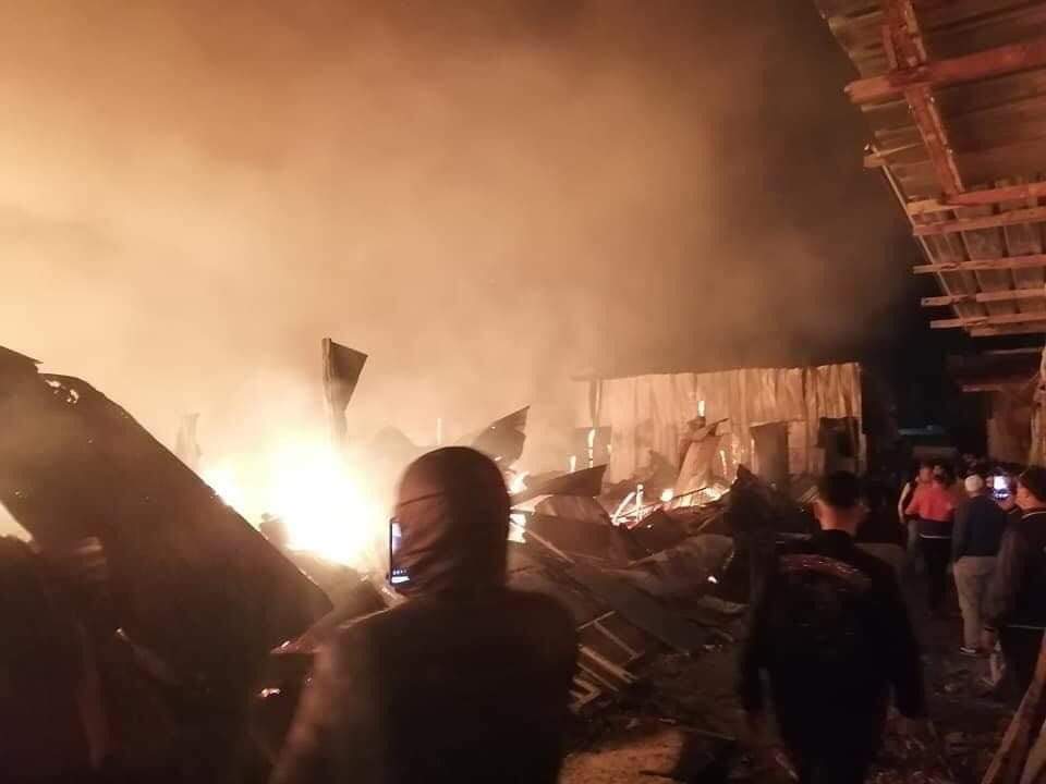 حريق مهول يأتي على سوق المتلاشيات بمدينة سلا ويستنفر السلطات