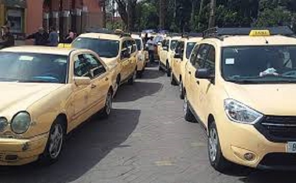مهنيو قطاع سيارات الأجرة بمراكش يحتجون لايصال مطالبهم