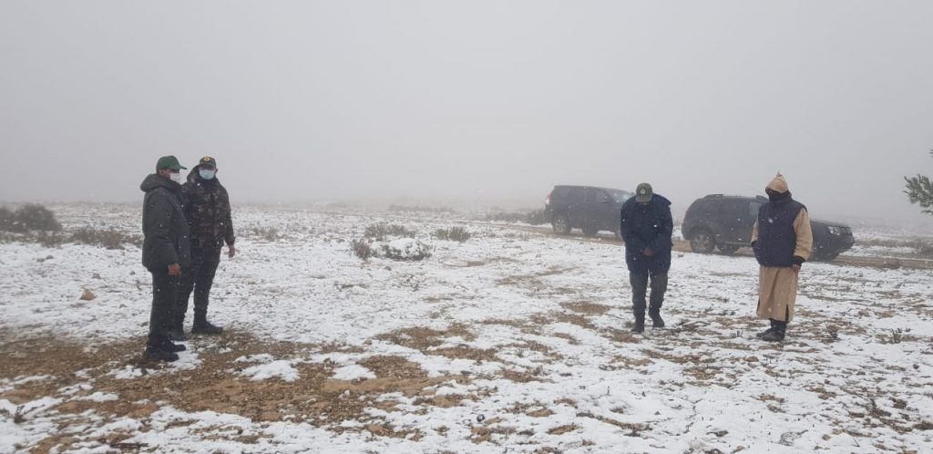 العامل الكراب يقف على عملية فك العزلة عن الساكنة المحاصرة بالثلوج بشيشاوة