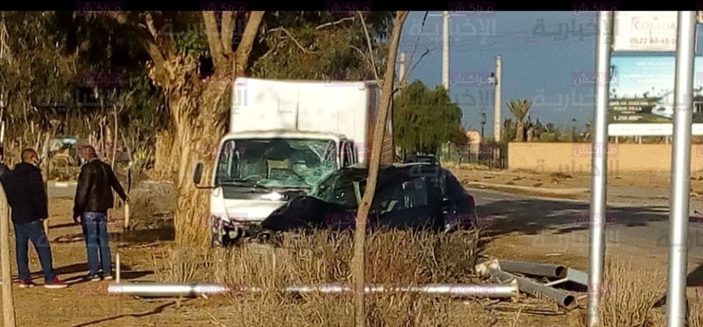 حادثة سير خطيرة بين حافلة من الحجم الكبير و سيارة خفيفة رباعية الدفع قرب منتجع أملكيس.