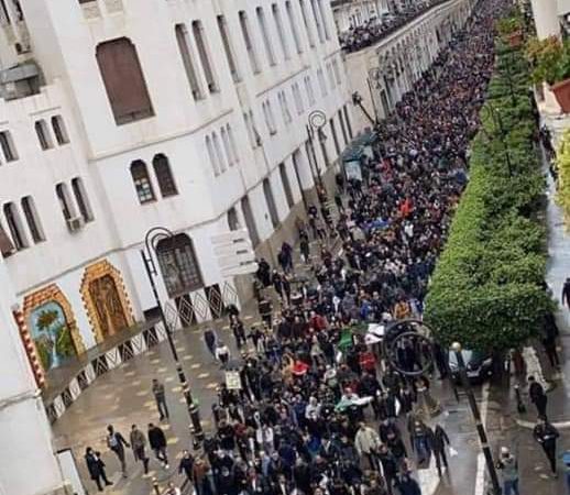 الحراك يعود من جديد في الجزائر