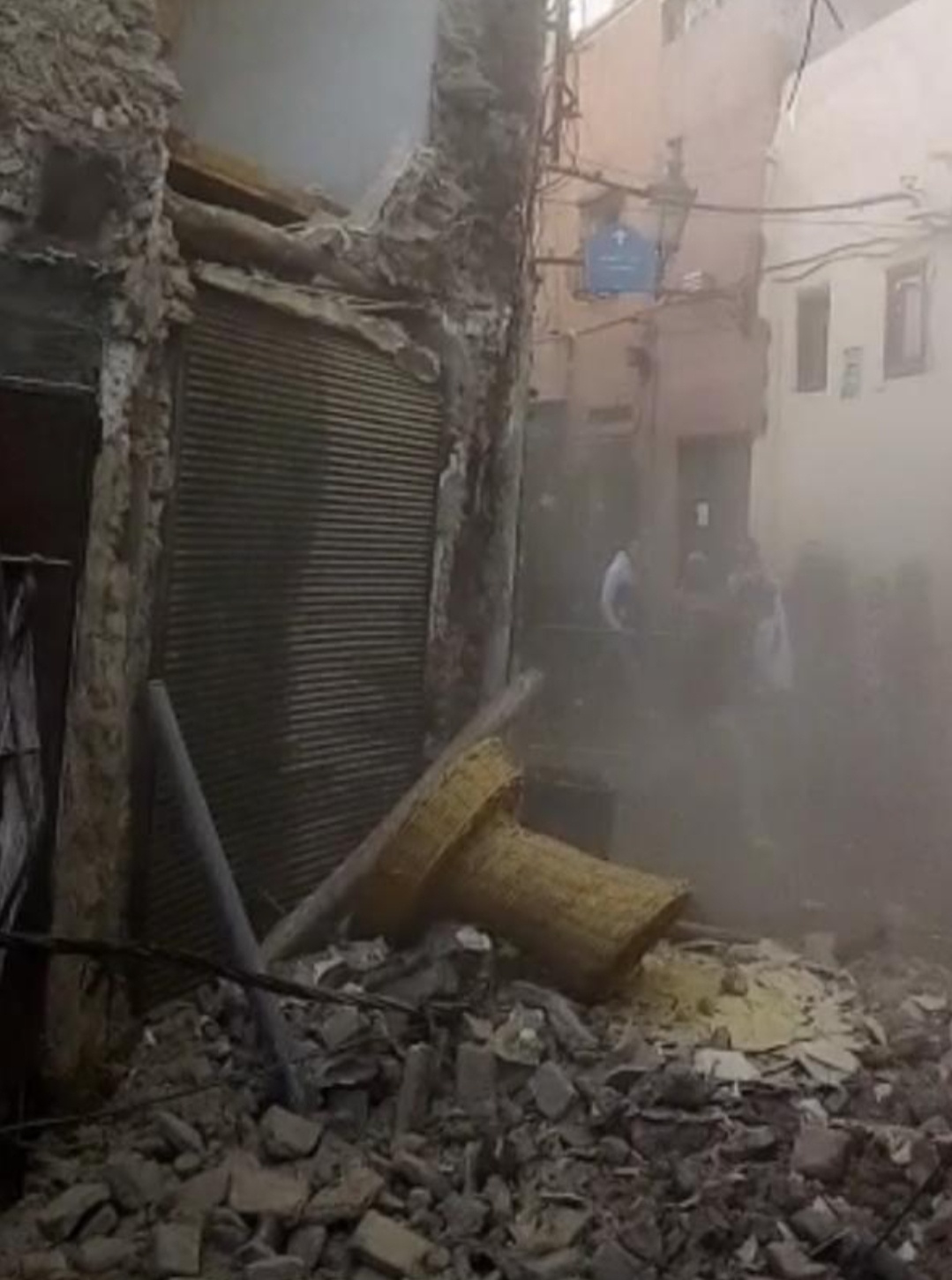 عاجل: شاهد لحظة انهيار منزل بحي « أسوأ » بالمدينة العتيقة لمراكش