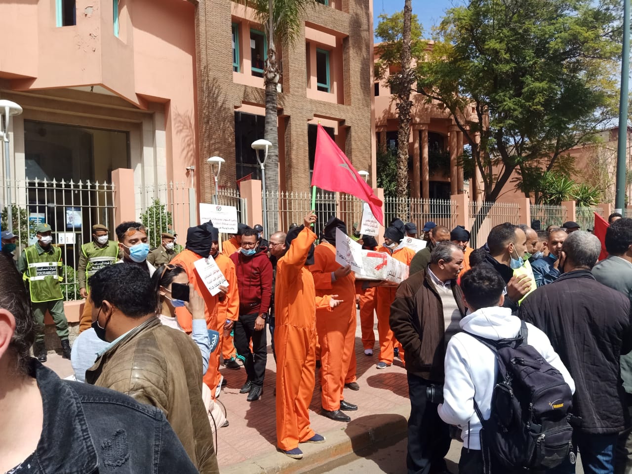 مسيرة احتجاجية حاشدة لمهنيي النقل السياحي بمراكش