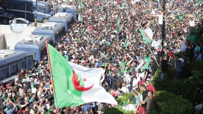 حراك ..الجزائريون يجددون في الجمعة 113 للحراك الشعبي المطالبة برحيل النظام