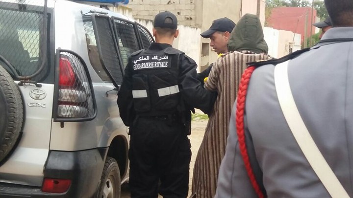 اعتقالات قبل أذان صلاة المغرب في حملات أمنية بتحناوت