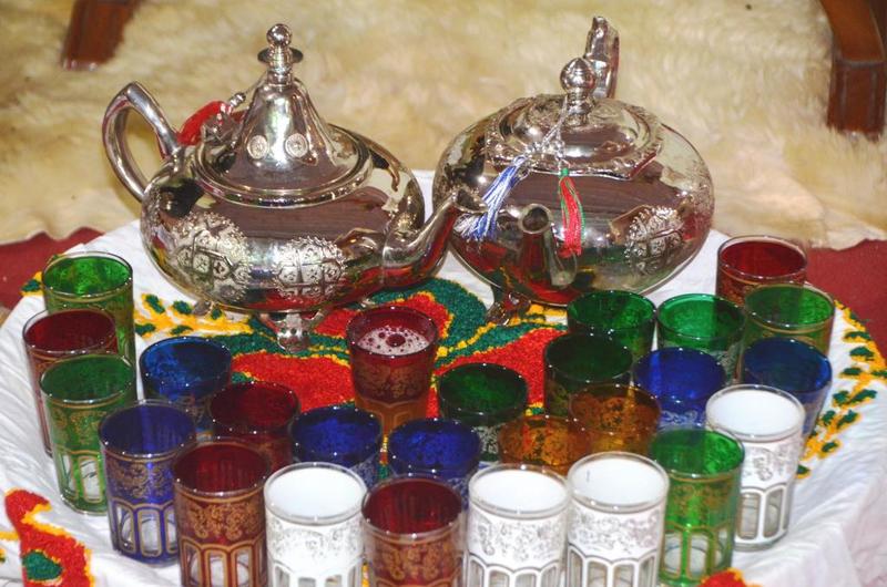 صينية الشاي سلطانة الأسر ومجمع الأحباب في المغرب