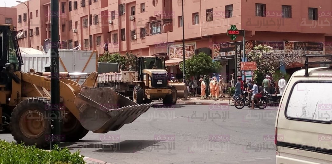 السلطات تصادر عربات باعة متجولين بسلعها بالمحاميد9 وسط هيجان الباعة