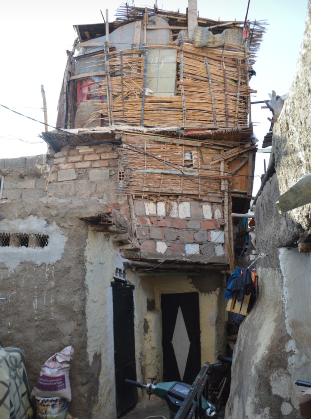 فيديو :  نقطة سوداء وسط مدينة مراكش.. مواطنون يعيشون في وضعية كارثية داخل حي صفيحي