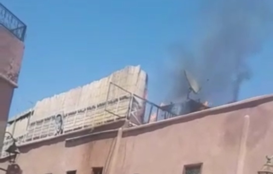 حريق في سطح مقهى بحي بنصالح يسائل السلطات عن قانونية استغلال الأسطح في المدينة العتيقة لمراكش
