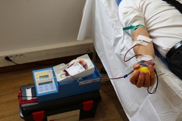 السفارة الفرنسية في المغرب تنخرط في حملات التبرع بالدم