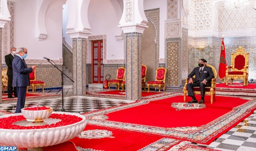 والي بنك المغرب يقدم لجلالة الملك التقرير السنوي للبنك المركزي حول الوضعية الاقتصادية والنقدية والمالية برسم سنة 2020.