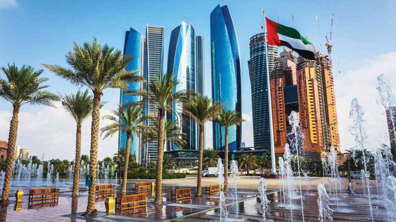 الإمارات تؤكد أنها « خرجت » من أزمة كوفيد-19