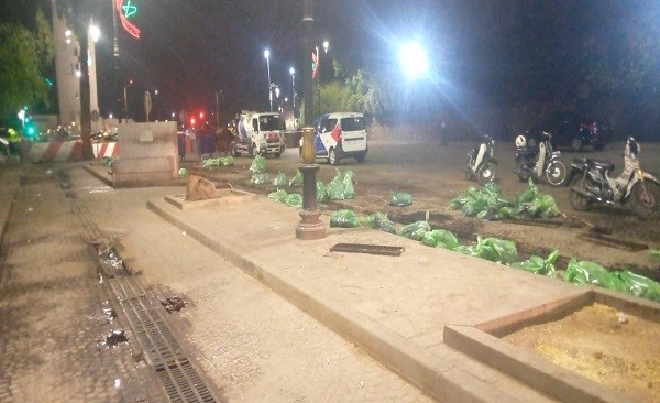 المجلس الجماعي لمراكش يقود حملة نظافة في محطة توقف عربات « الكوتشي » بمدخل جامع الفنا