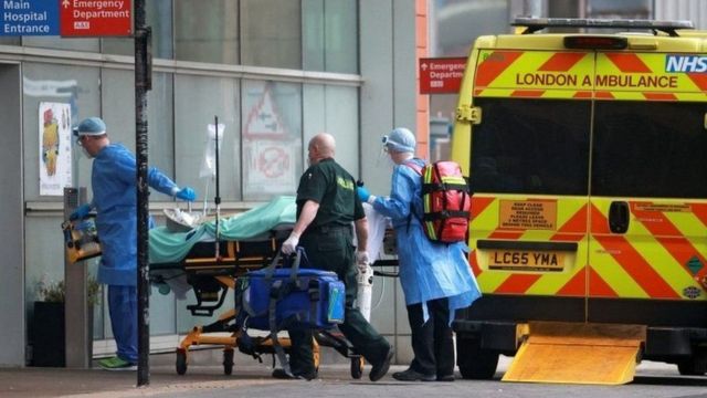 المملكة المتحدة تسجّل أكثر من 50 ألف إصابة جديدة بكوفيد للمرة الأولى منذ يوليوز