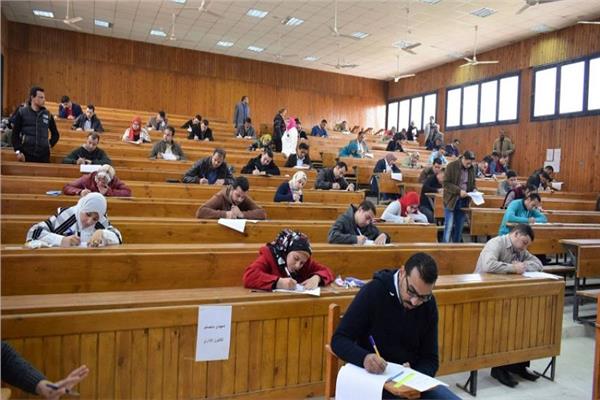 جامعة القاضي عياض تحسم الارتباك وتقرر إجراء الامتحانات بالصيغة الحضورية