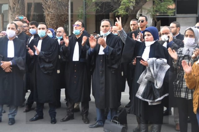 محامون من مراكش يجددون رفض إجبارية جواز التلقيح بالمحاكم وينددون بقرار هيئة البيضاء