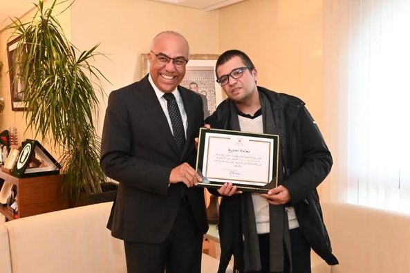 الميراوي يستقبل كريم بنعبد السلام أول مغربي مصاب بالتوحد يحصل على الدكتوراه