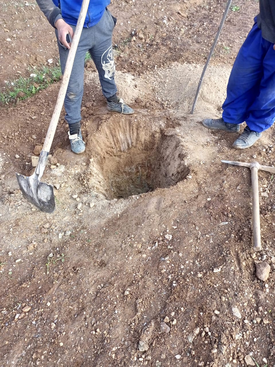 متابعة.. السلطات تستجيب لمطالب ساكنة “الضويوات” جماعة أولاد ادليم وتطلق عملية الربط بالكهرباء