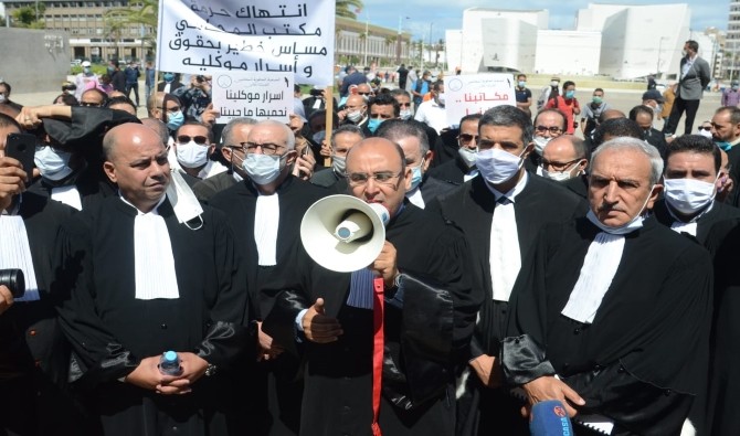 المحامون وموظفو العدل يستهلون الأسبوع الثاني من الاحتجاجات بوقفة أمام استئنافية مراكش