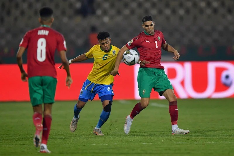 على الأعصاب: المغرب يتصدر مجموعته بتعادل صعب أمام الغابون