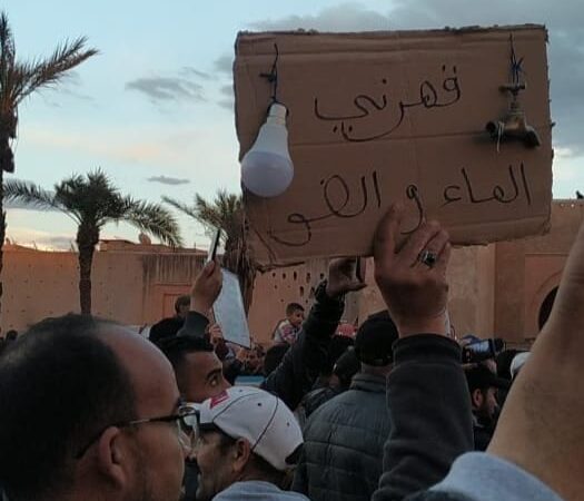 ومضات من احتجاجات 20 فبراير: صرخات ربات البيوت ضد الغلاء وسط توليفة من أبناء الشعب الأشقياء