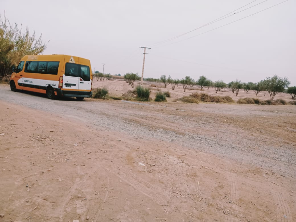 اكتظاظ خانق ودك للتلاميذ في ظروف غير إنسانية بإحدى حافلات النقل المدرسي بجماعة سيدي عبد الله غياث
