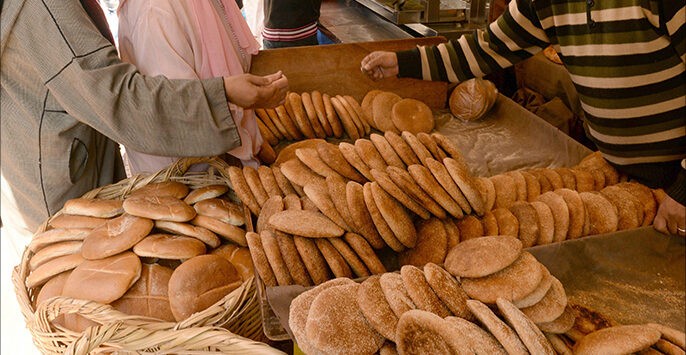الحكومة تنفي ارتفاع سعر الخبز وتؤكد دعمها لإستيراد الحبوب