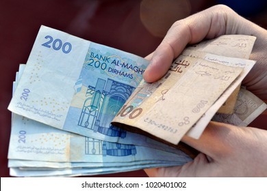 إلقاء القبض على 4 أشخاص في حوزتهم أوراق مالية مزورة من فئة 200 درهم بتسلطانت