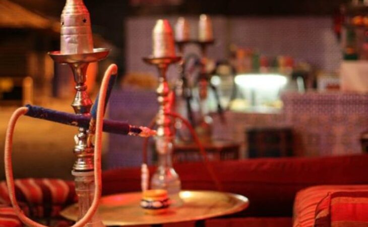 مقاهي الشيشة تعود بقوة إلى مراكش وسط فراغ قانوني ورفض مجتمعي