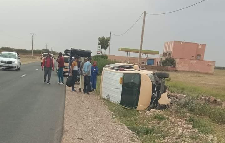 السرعة كادت تودي بحياة ركاب سيارة أجرة كبيرة ضاحية مراكش