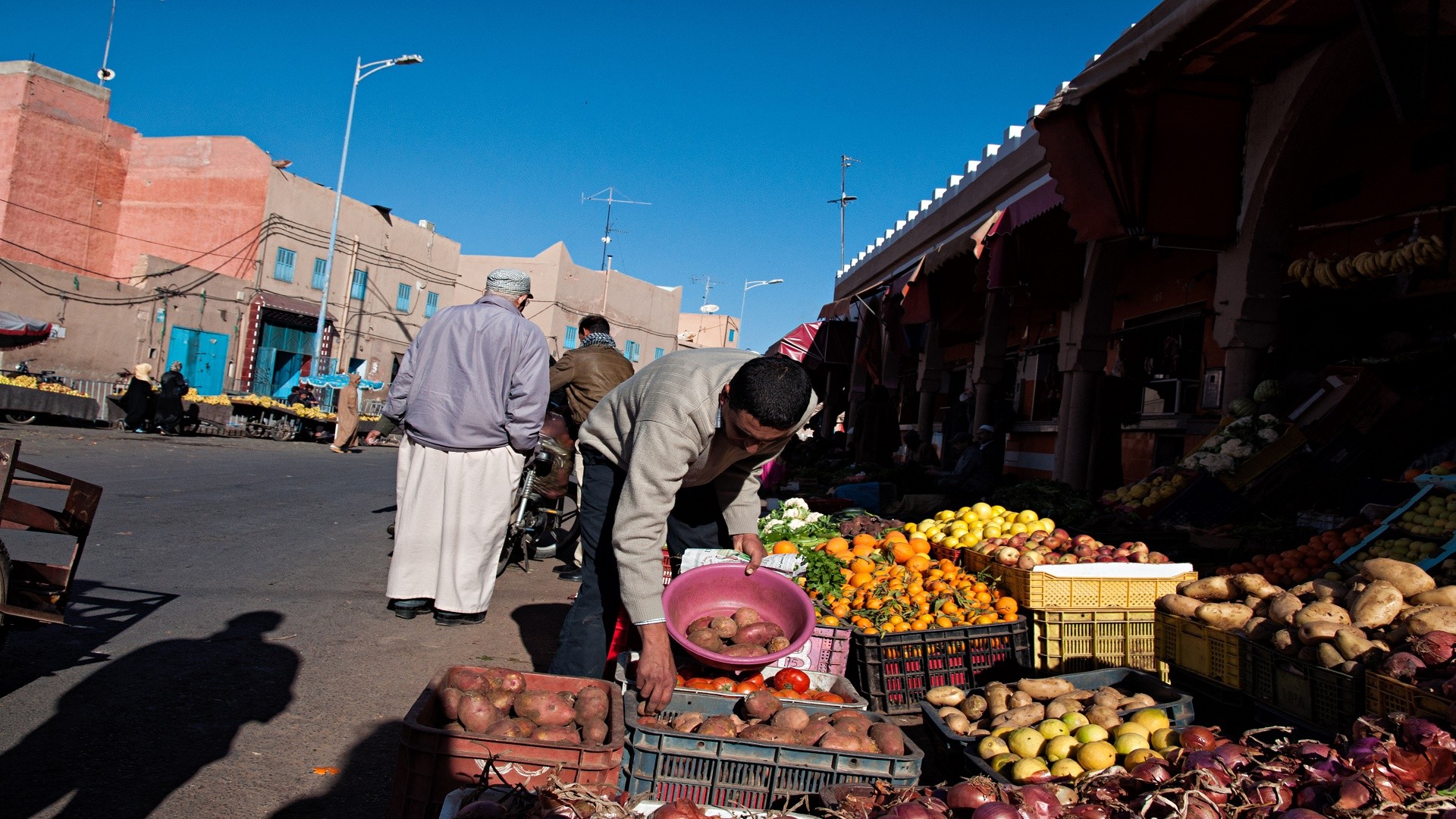 أسعار بيع المواد الغذائية الأساسية بالتقسيط بمراكش