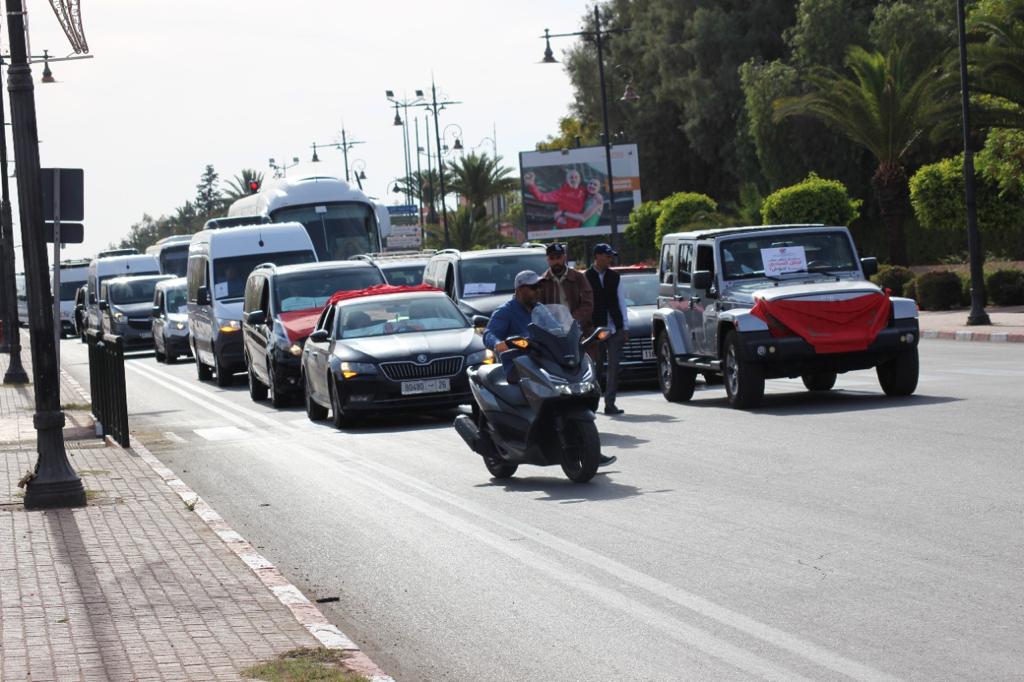 مهنيو النقل السياحي يتراجعون عن قرار الوقفات الاحتجاجية بعد فتح الحوار من طرف شركات التمويل