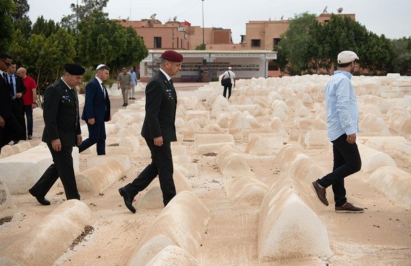 الجنرال الإسرائيلي أفيف كوخافي يزور أحياء الجالية اليهودية في مراكش