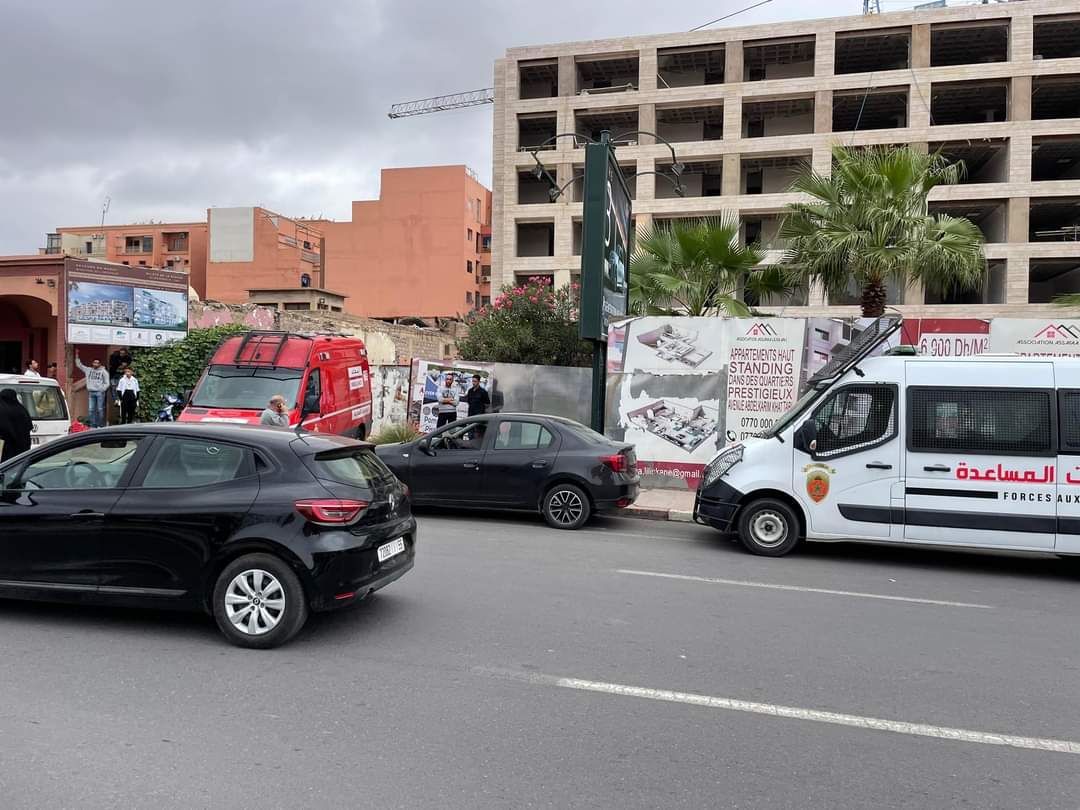 عامل للبناء يفارق الحياة تحت شاحنة بجليز