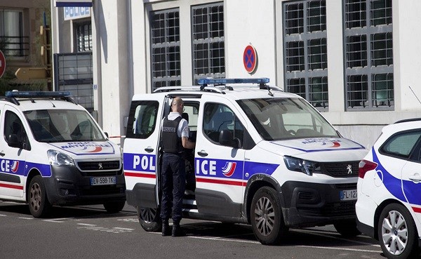 الشرطة الفرنسية تحجز تذاكر طيران نحو مراكش بحوزة طالب يمتهن النصب والاحتيال