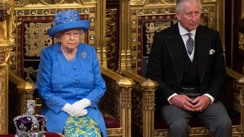 الملك تشارلز يخلف الملكة اليزابيث الثانية على عرش بريطانيا