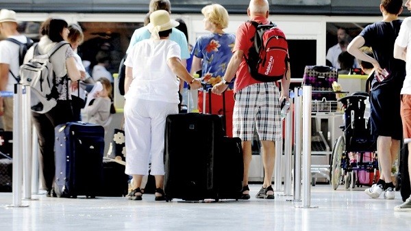 مسافرون يطالبون بتعويضهم بعد إلغاء رحلة جوية من مراكش إلى مونبولييه