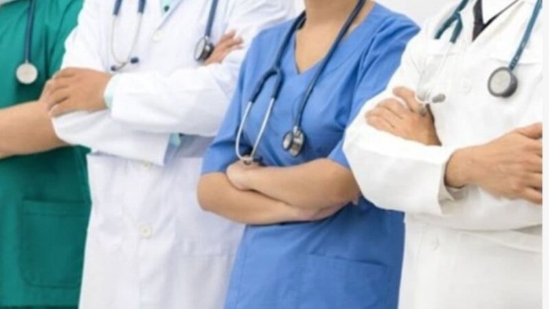 “التضييق على طبيبة” يوحد أطباء مراكش ويتوعدون مسؤول جهوي بالاحتجاج